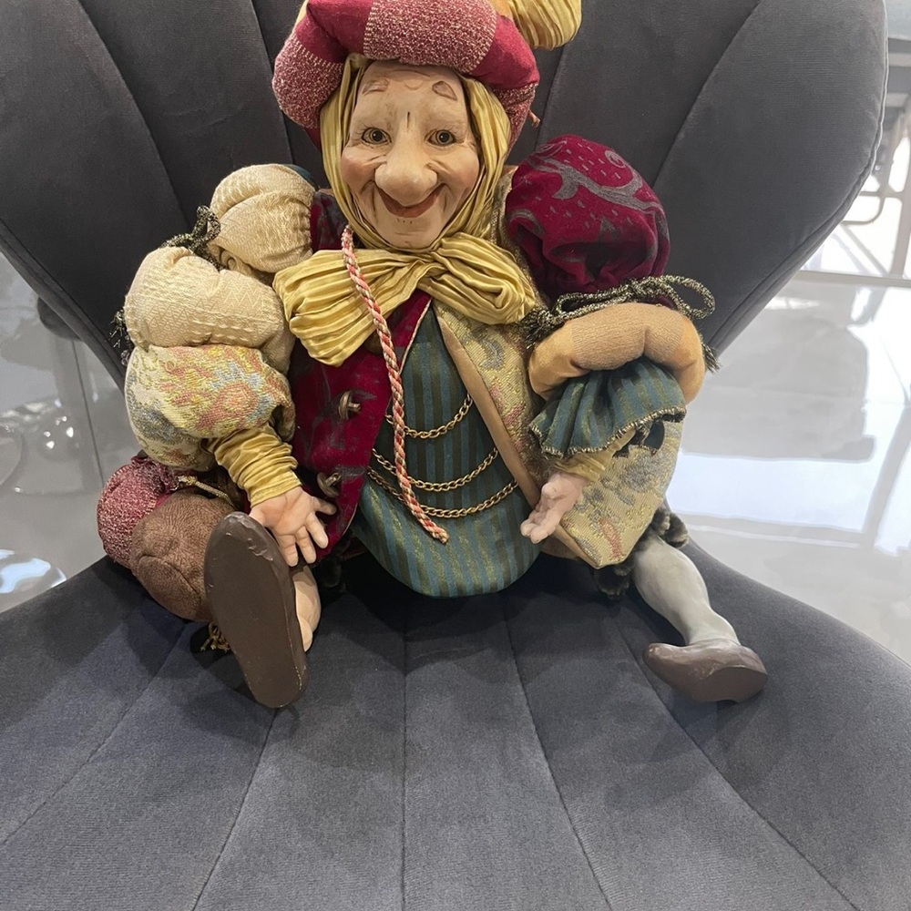The Lam Lee Group
Shakesperean Jester Doll Seated Position